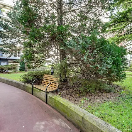 Apartment Spacieux Dans Un Quartier Paisible