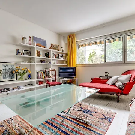 Appartement Spacieux Dans Un Quartier Paisible *