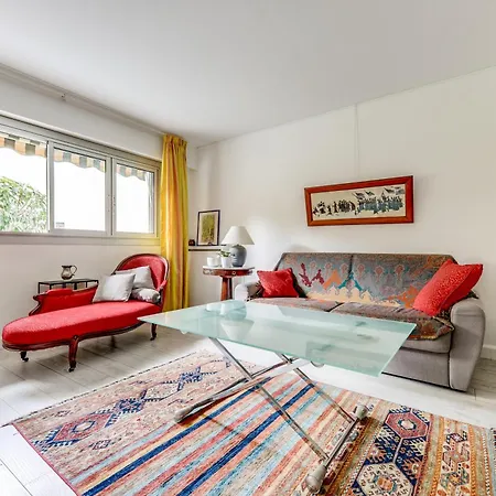 Spacieux Dans Un Quartier Paisible Appartement *